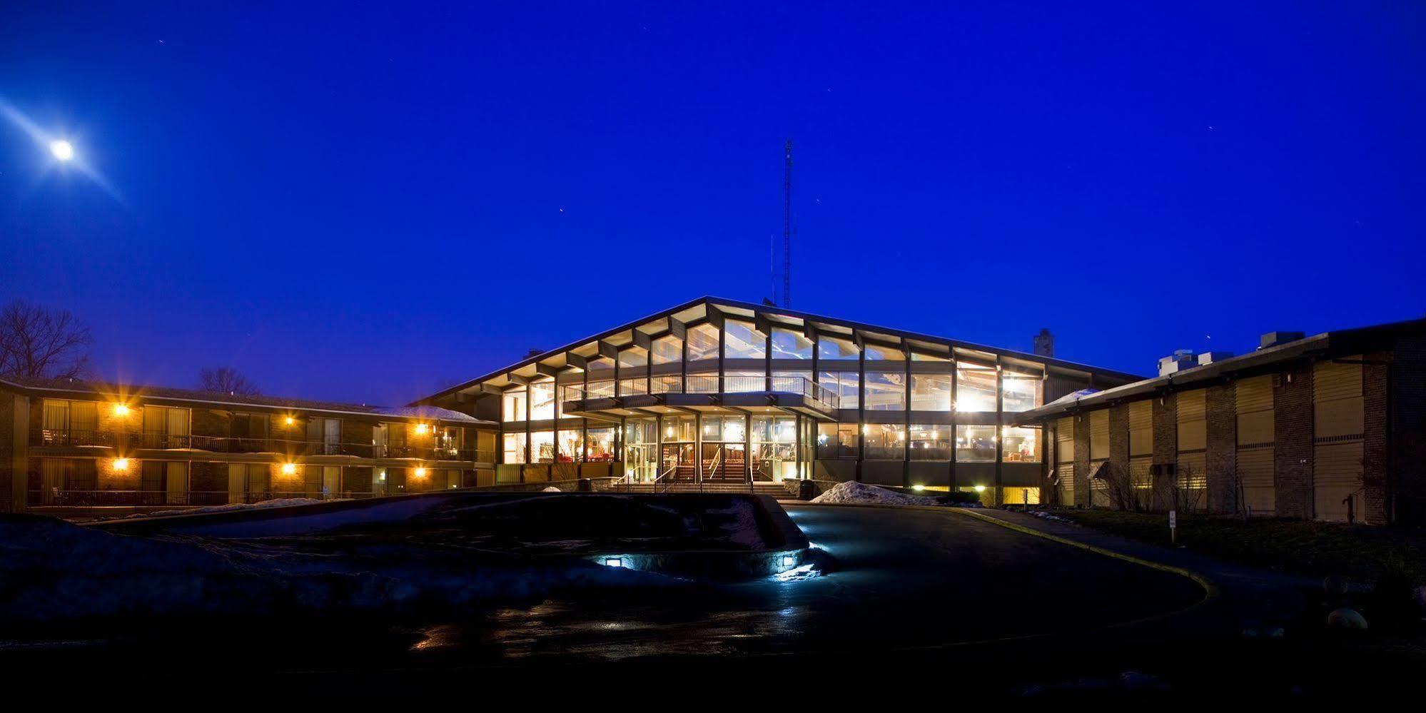Summit Village Bellaire Экстерьер фото